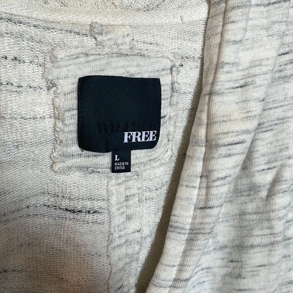 Wilfred Free cozy heathered gray sweater from Aritzia - Picture 3 of 4